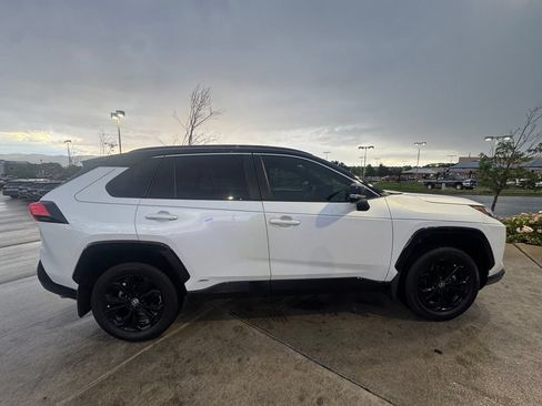Used 2024 Toyota RAV4 XSE AWD/4WD image 9