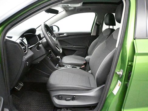 Certified 2025 Volkswagen Taos SE image 7