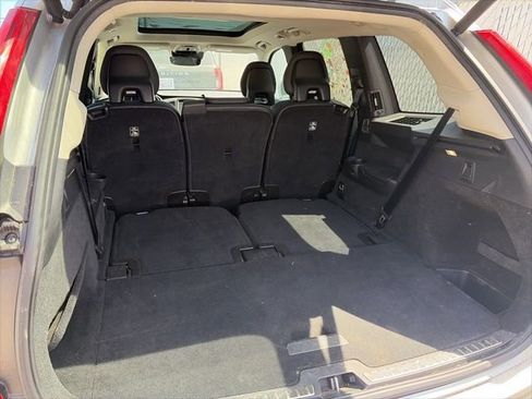 Used 2018 Volvo XC90 T6 Momentum w/ Momentum Plus Package AWD/4WD image 4