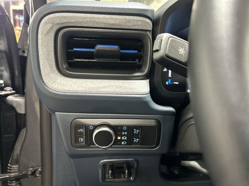 Used 2025 Ford Maverick XLT w/ Equipment Group 301A AWD/4WD image 19