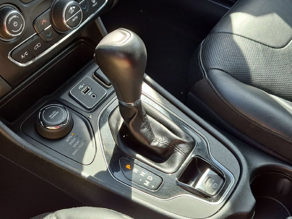 Used 2019 Jeep Cherokee Limited AWD/4WD image 15