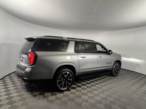 Used 2025 Chevrolet Suburban RST image 7