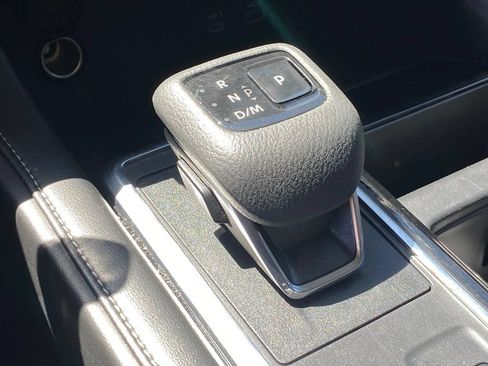 Used 2024 Nissan Pathfinder SV FWD image 8