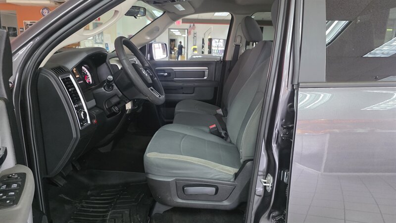 Used 2017 RAM 1500 Classic SLT AWD/4WD image 9