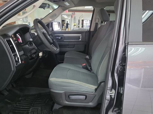 Used 2017 RAM 1500 Classic SLT AWD/4WD image 9