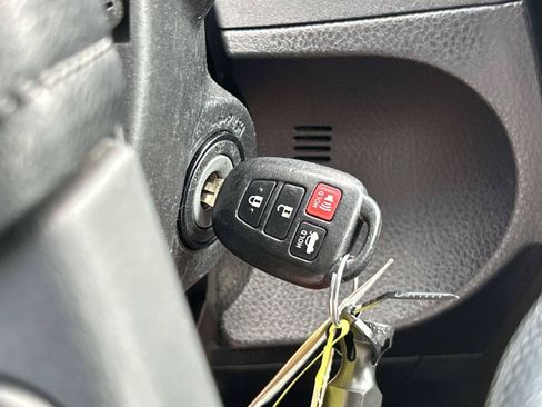 Used 2018 Toyota Corolla LE FWD image 25