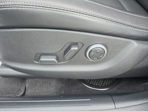 Used 2025 Genesis GV70 2.5T AWD/4WD image 25