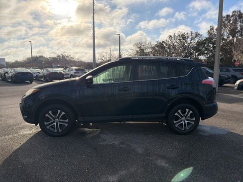 Used 2018 Toyota RAV4 LE image 2