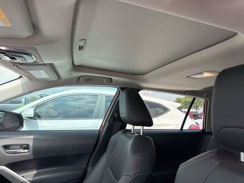 Used 2025 Toyota Corolla Cross XLE w/ Convenience Package FWD image 10