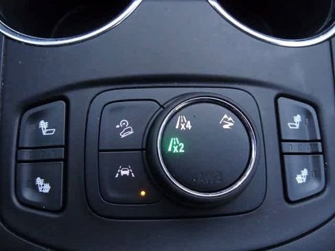 Used 2024 GMC Terrain SLT image 30