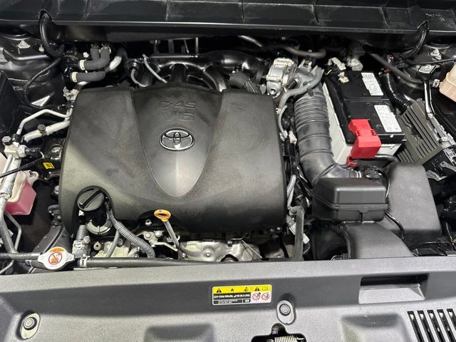 Used 2022 Toyota Highlander XLE AWD/4WD image 8