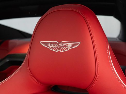 Used 2025 Aston Martin Vanquish RWD image 17