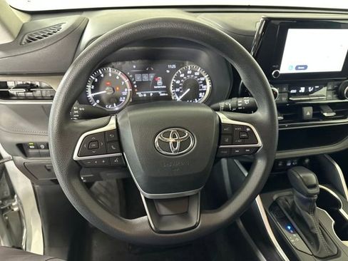 Used 2023 Toyota Highlander L image 14