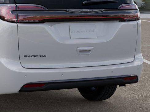 New 2026 Chrysler Pacifica Select image 15