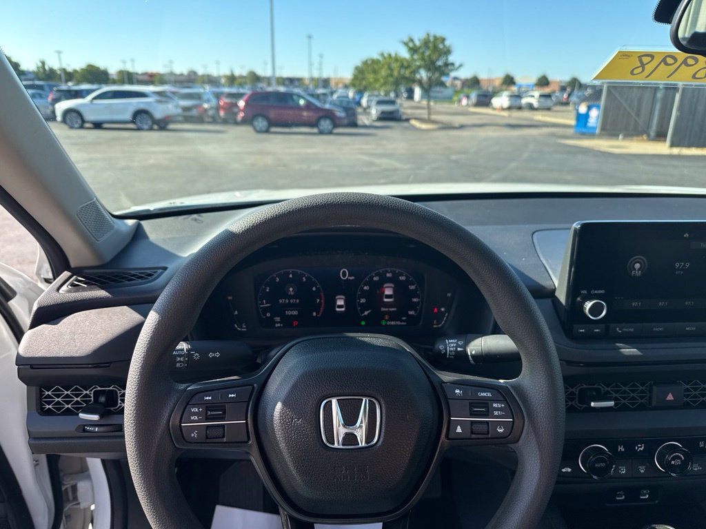 Used 2025 Honda Accord SE image 9