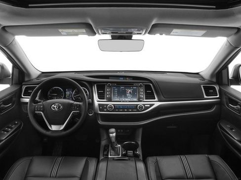 Used 2018 Toyota Highlander XLE FWD image 8