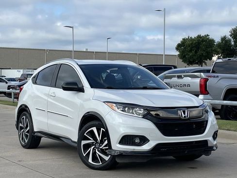Used 2019 Honda HR-V Sport image 2