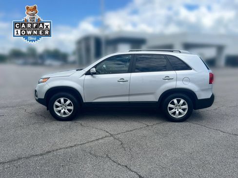Used 2012 Kia Sorento LX w/ Convenience Pkg FWD image 2