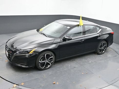 Used 2024 Nissan Altima 2.5 SR image 39