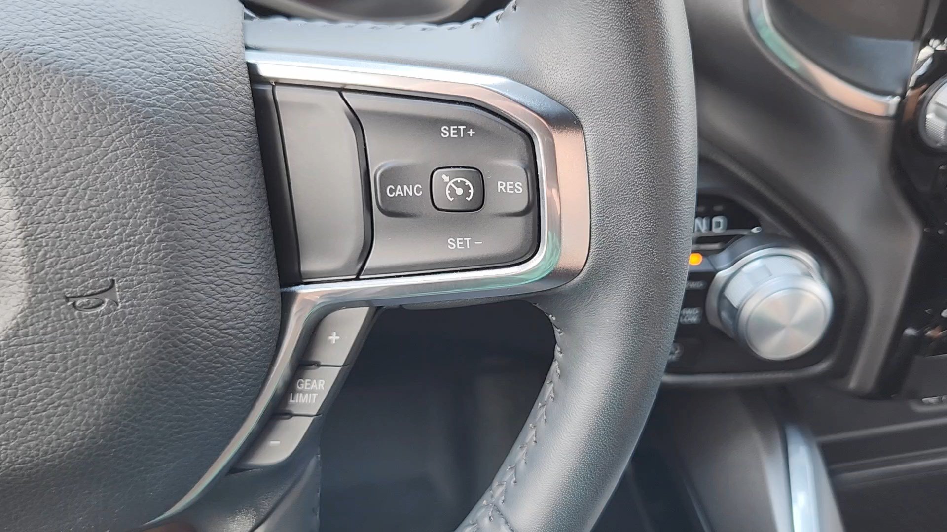 Used 2024 RAM 1500 Laramie AWD/4WD image 14