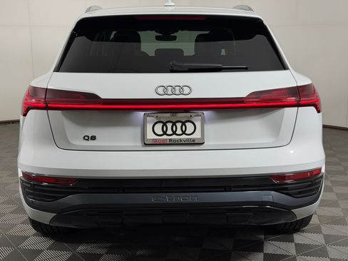 Used 2024 Audi Q8 e-tron Premium Plus w/ Premium Plus Package AWD/4WD image 10