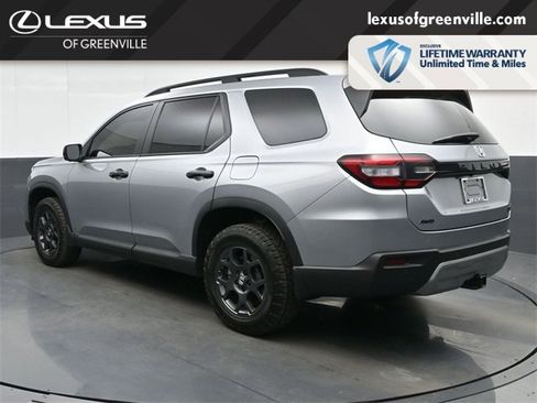 Used 2025 Honda Pilot TrailSport image 6