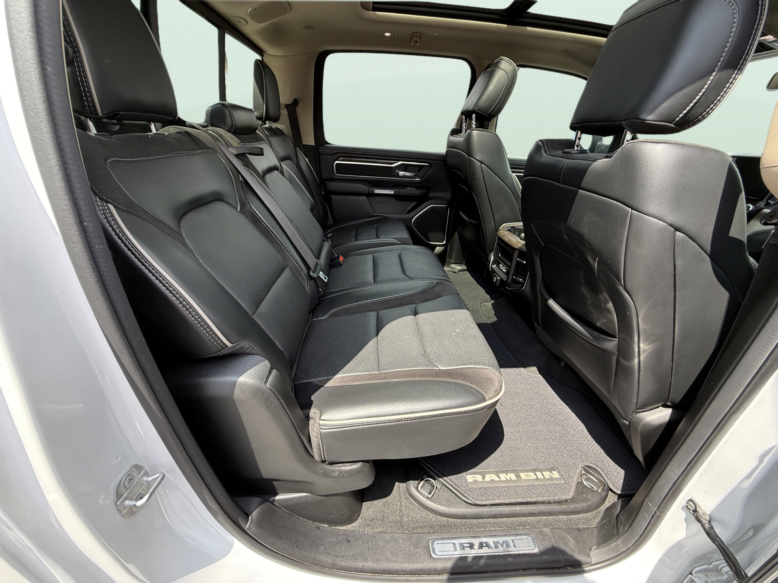 Used 2020 RAM 1500 Laramie AWD/4WD image 16