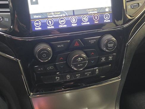 Used 2019 Jeep Grand Cherokee Limited w/ Luxury Group II image 24