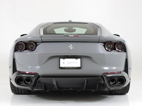 Used 2019 Ferrari 812 Superfast RWD image 8