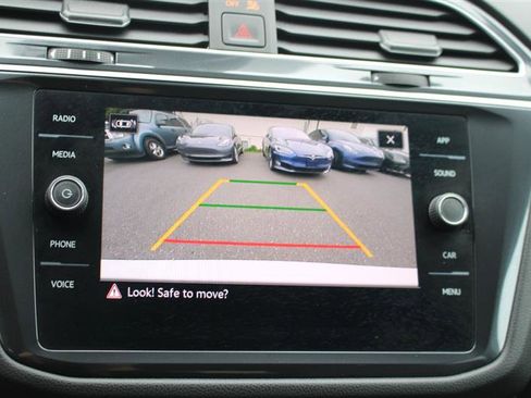Used 2024 Volkswagen Tiguan SE image 19