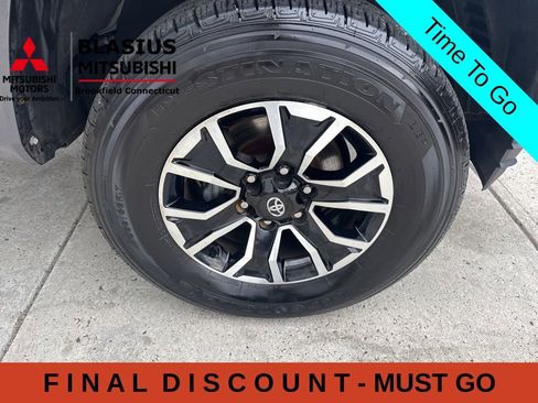 Used 2021 Toyota Tacoma TRD Sport w/ Technology Package AWD/4WD image 9