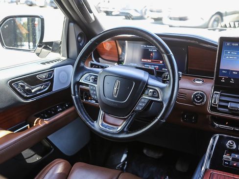 Used 2023 Lincoln Navigator Reserve AWD/4WD image 13