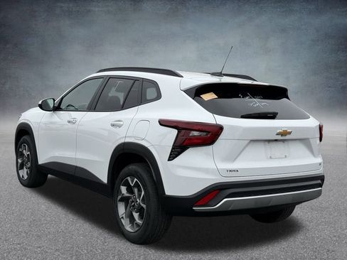 Used 2025 Chevrolet Trax LT image 5