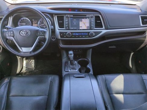 Used 2017 Toyota Highlander Limited image 15