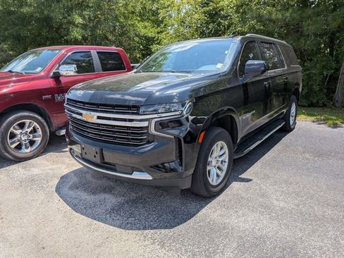 Used 2024 Chevrolet Suburban LT AWD/4WD image 3