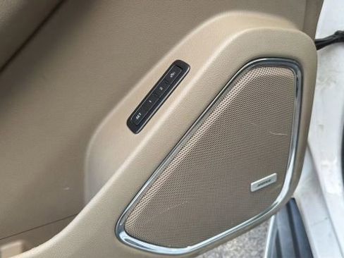 Used 2018 GMC Yukon XL SLT AWD/4WD image 13