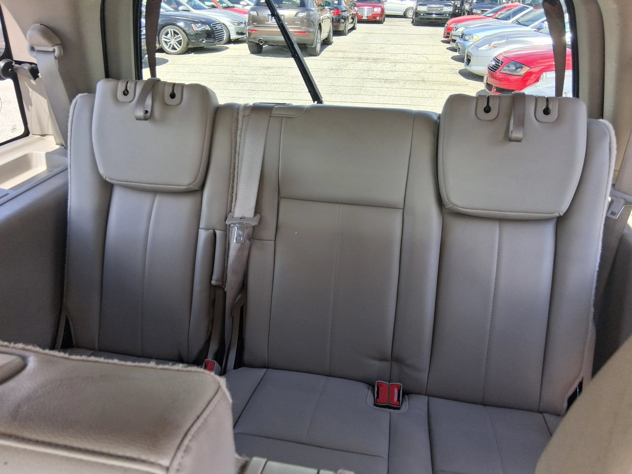 Used 2014 Ford Expedition XLT w/ Leather Seating Package AWD/4WD image 14