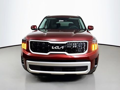 Used 2024 Kia Telluride EX w/ EX Captain's Chair Package image 2