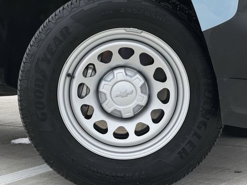 Certified 2025 Chevrolet Colorado W/T RWD image 9