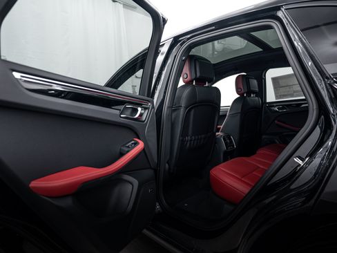 Certified 2026 Porsche Macan AWD/4WD image 20