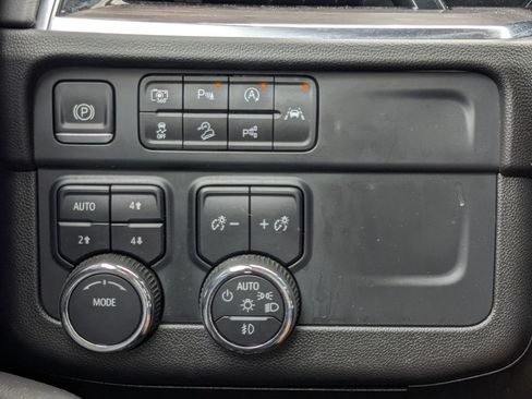Certified 2025 Chevrolet Suburban Z71 AWD/4WD image 39