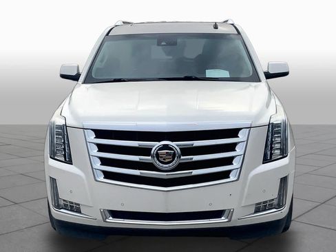 Used 2015 Cadillac Escalade Luxury RWD image 3