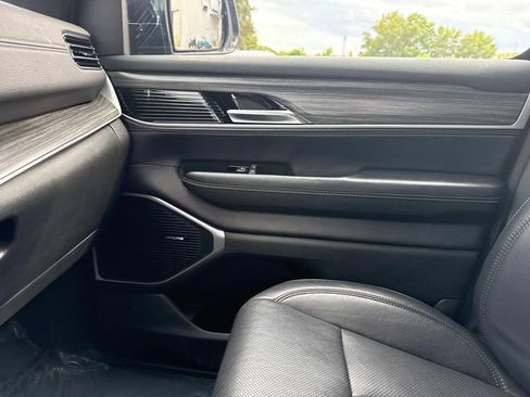 Used 2024 Jeep Wagoneer L Series II image 27