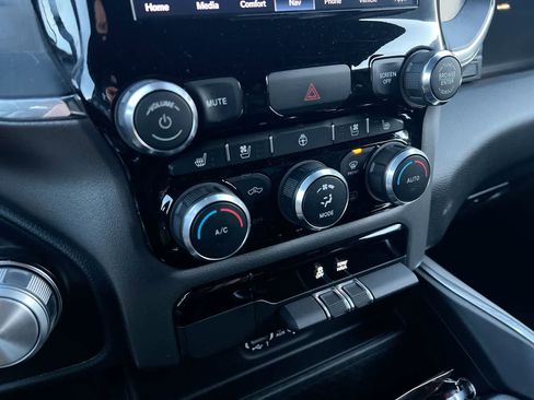 Used 2024 RAM 1500 Laramie image 19