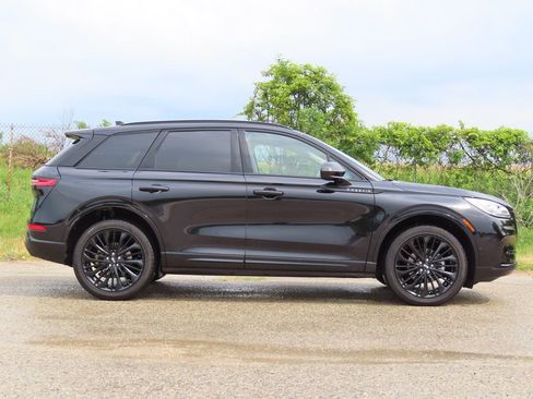 Used 2023 Lincoln Corsair Reserve w/ Equipment Group 202A AWD/4WD image 2