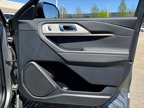 Used 2025 Ford Explorer Active RWD image 21