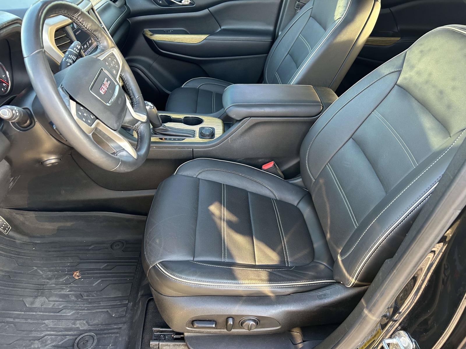 Used 2017 GMC Acadia Denali w/ Technology Package FWD image 18