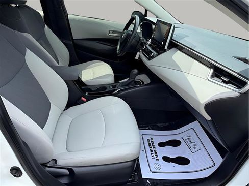 Used 2020 Toyota Corolla LE FWD image 25