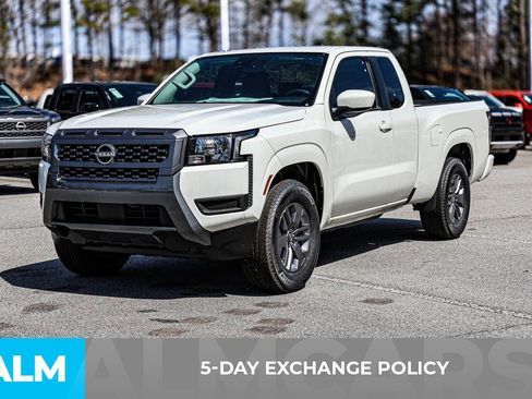 Certified 2025 Nissan Frontier SV image 3