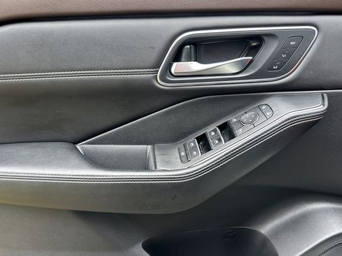 Used 2022 Nissan Rogue Platinum w/ Head-Up Display Package FWD image 10